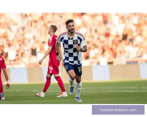 拉莫斯射门方式逐渐多样化，表现稳健引发关注